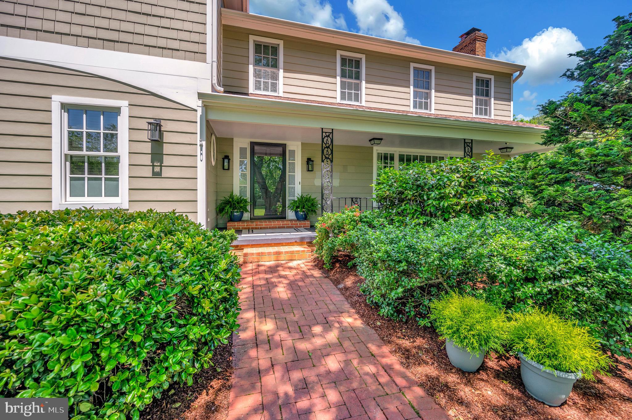 313 INGLESIDE DRIVE