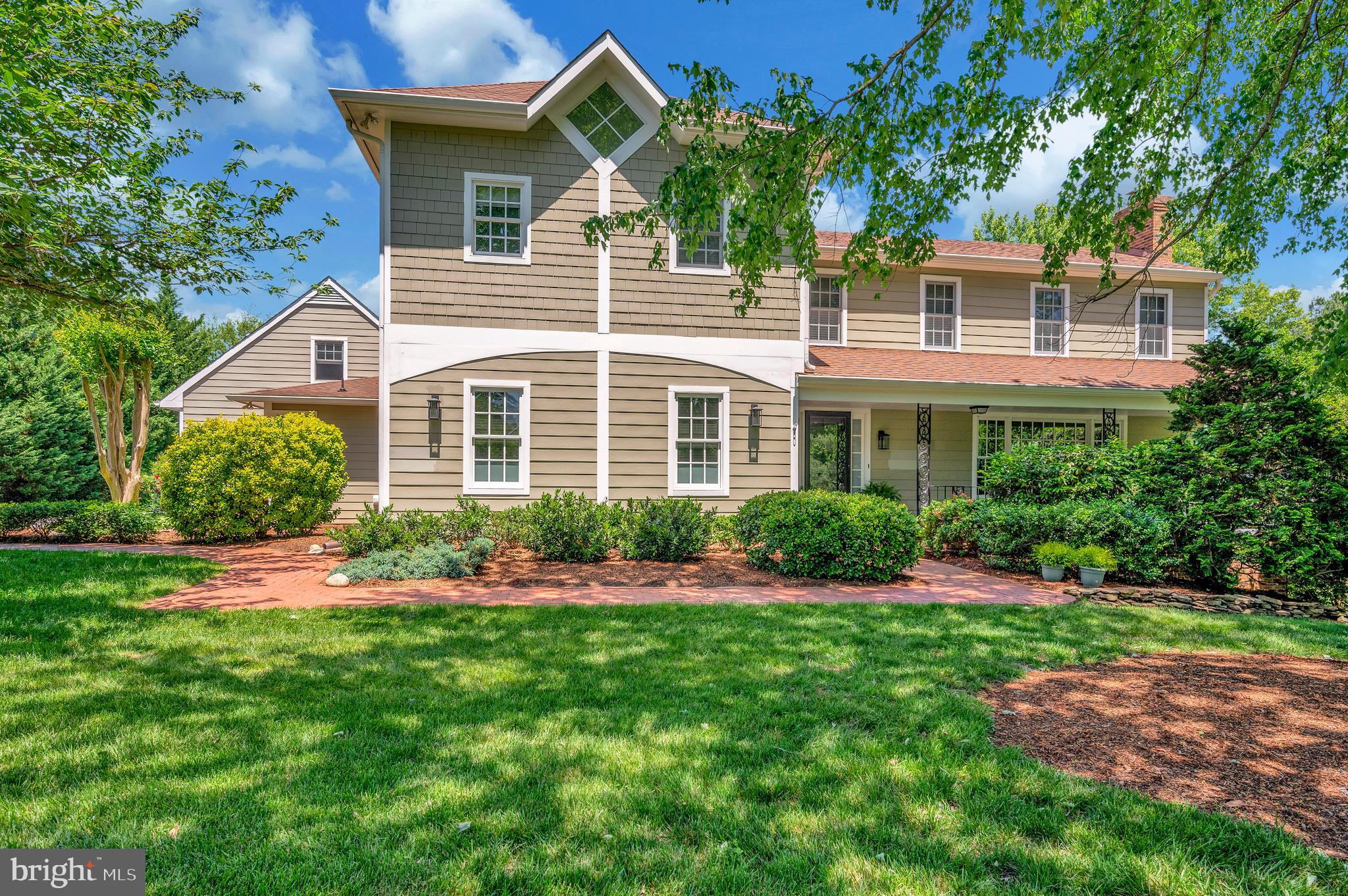 313 INGLESIDE DRIVE