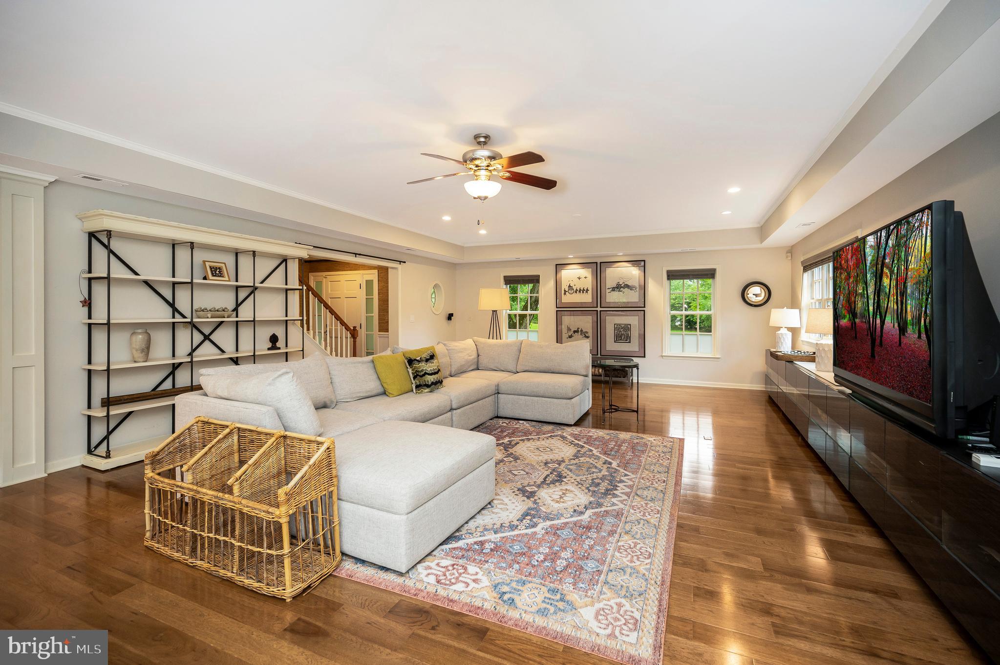 313 INGLESIDE DRIVE