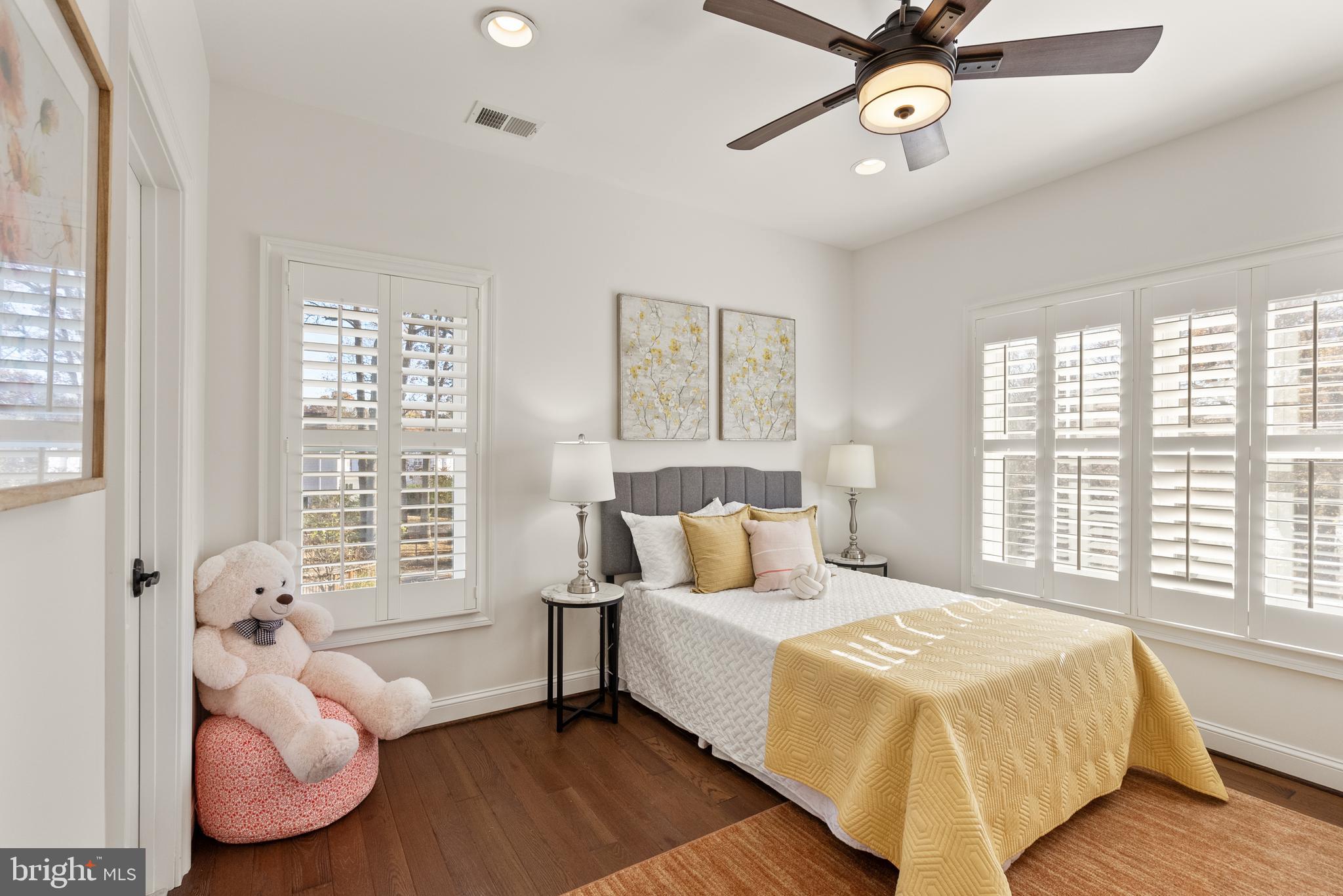 VIENNA WOODS - Residential