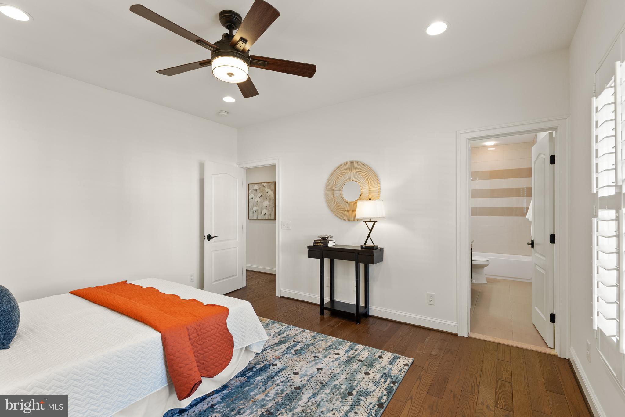 VIENNA WOODS - Residential