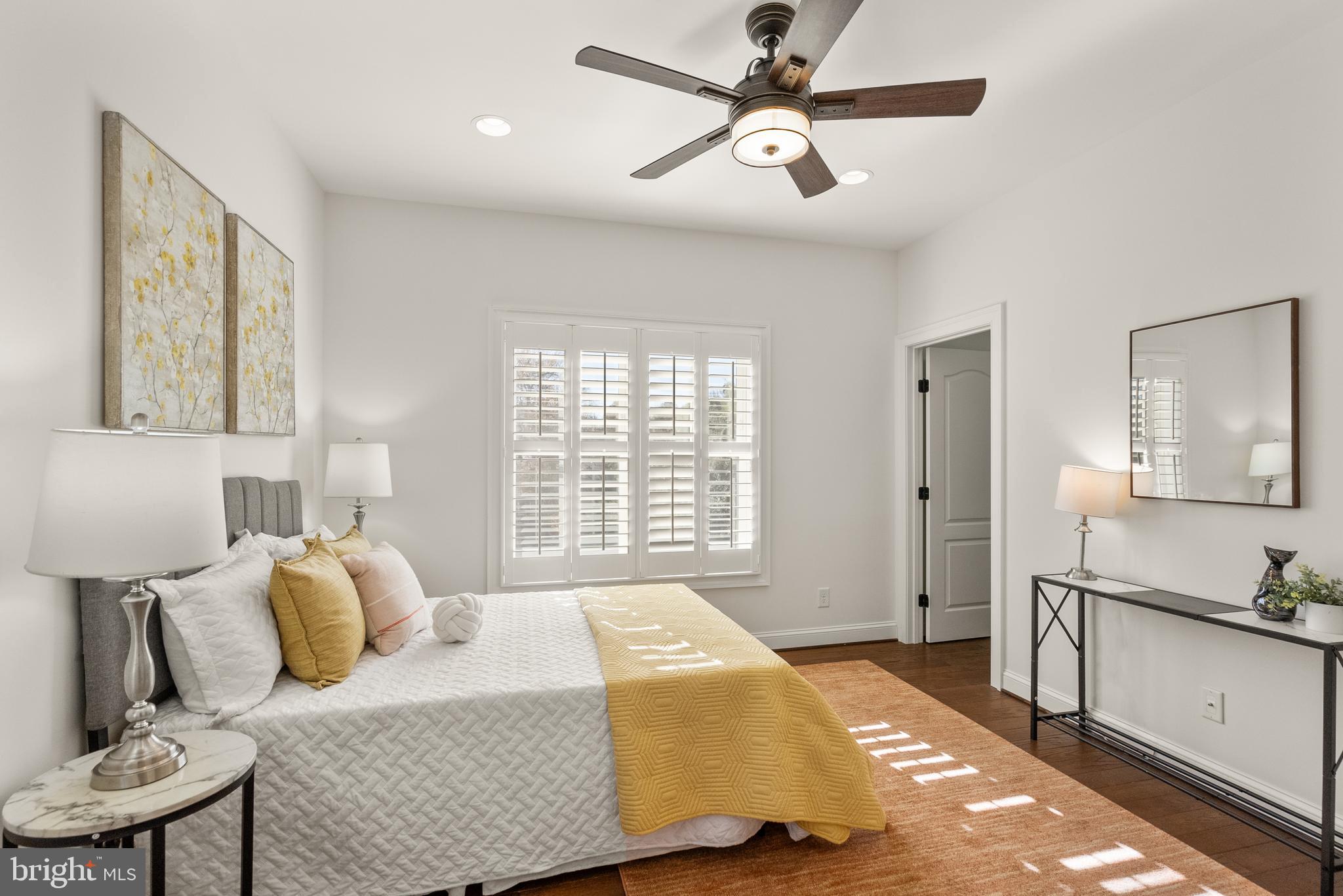 VIENNA WOODS - Residential