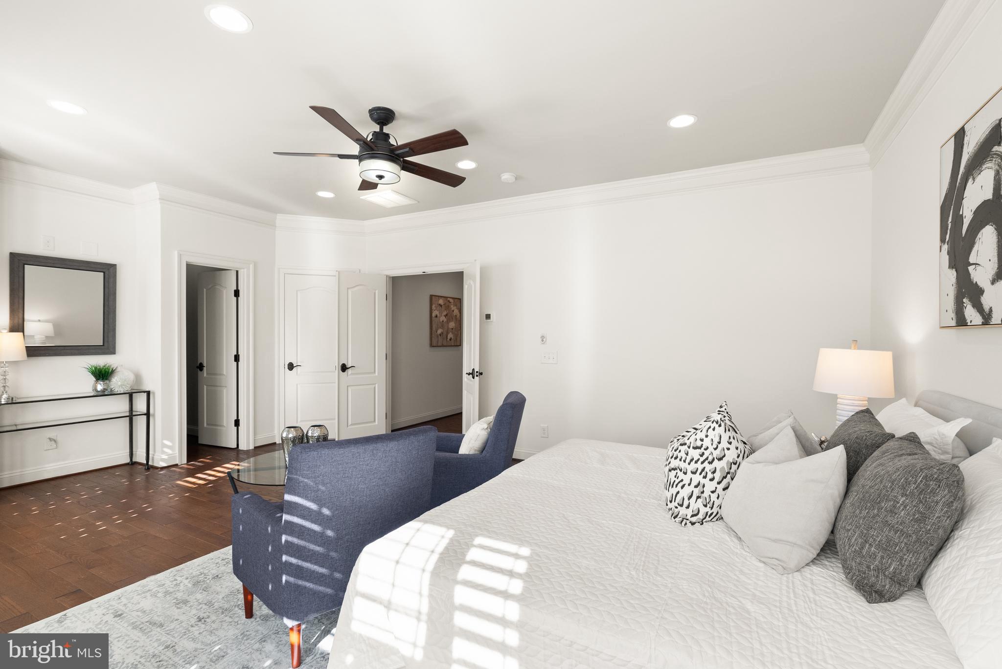 VIENNA WOODS - Residential