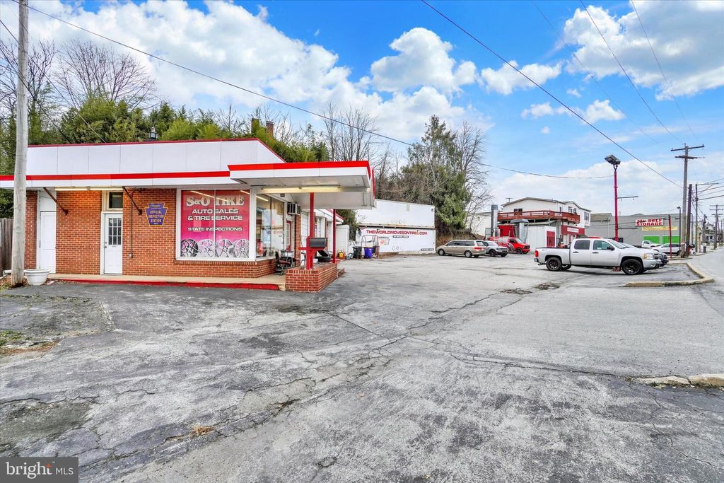 Photo of 326 S Richland Avenue, YORK, PA 17404 (MLS # PAYK2095636)