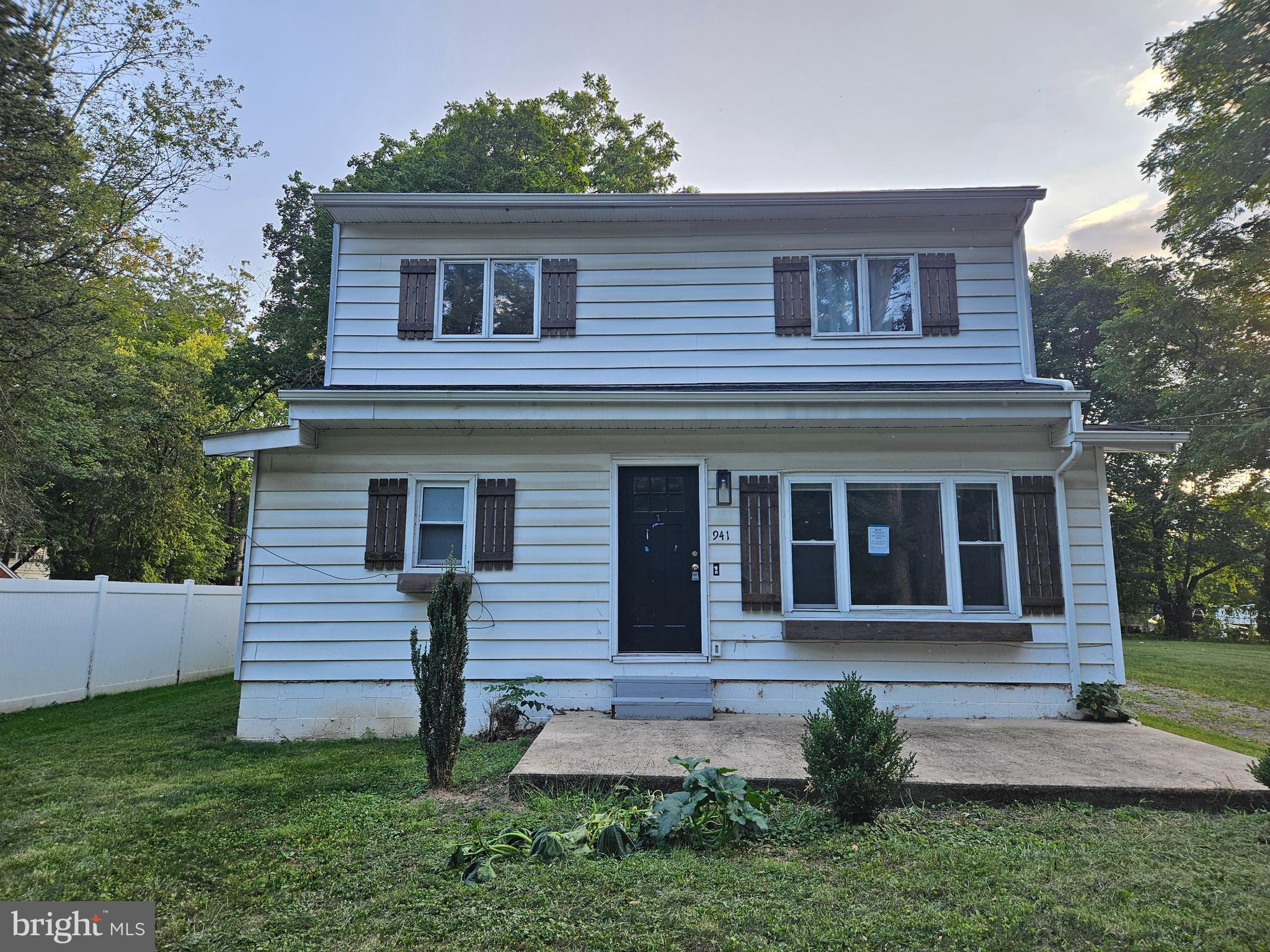 Potential Short Sale – This property has not yet been approved as a short sale. If the bank agrees, the list price may not reflect the final amount the bank will approve. No offers will be considered until October 1, 2025.