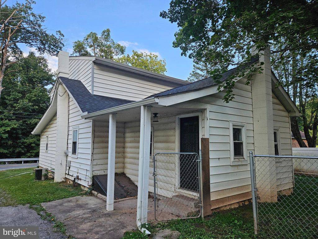 Photo of 941 Conewago Creek Road, MANCHESTER, PA 17345 (MLS # PAYK2089958)
