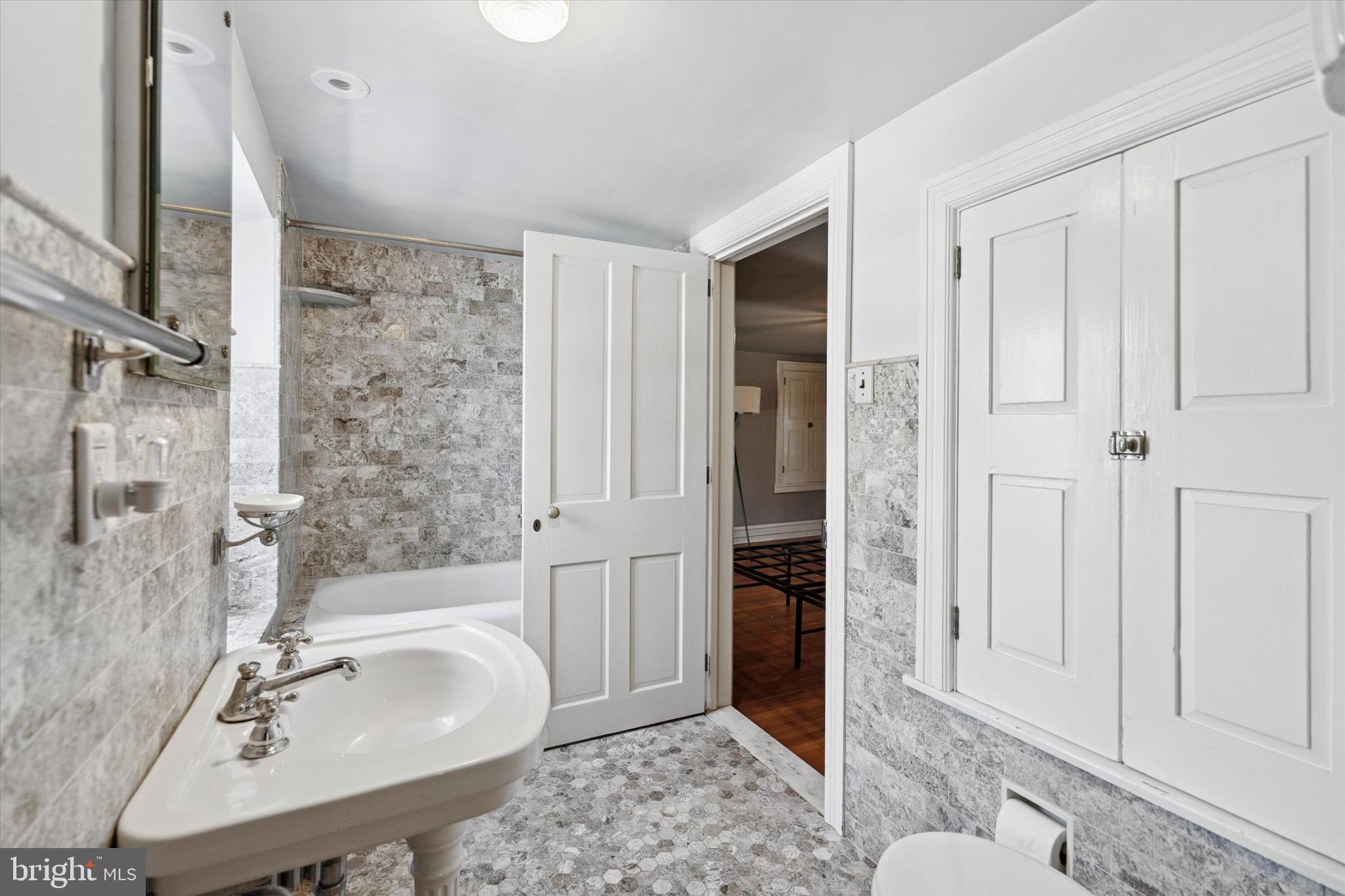 WILLOW GROVE - Residential