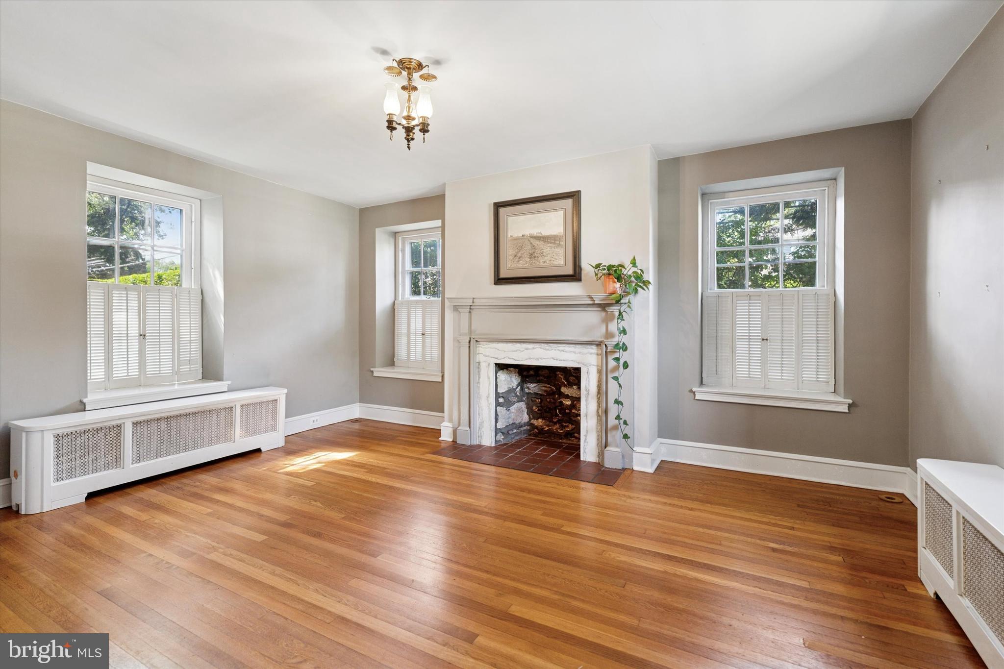 301 E MORELAND ROAD