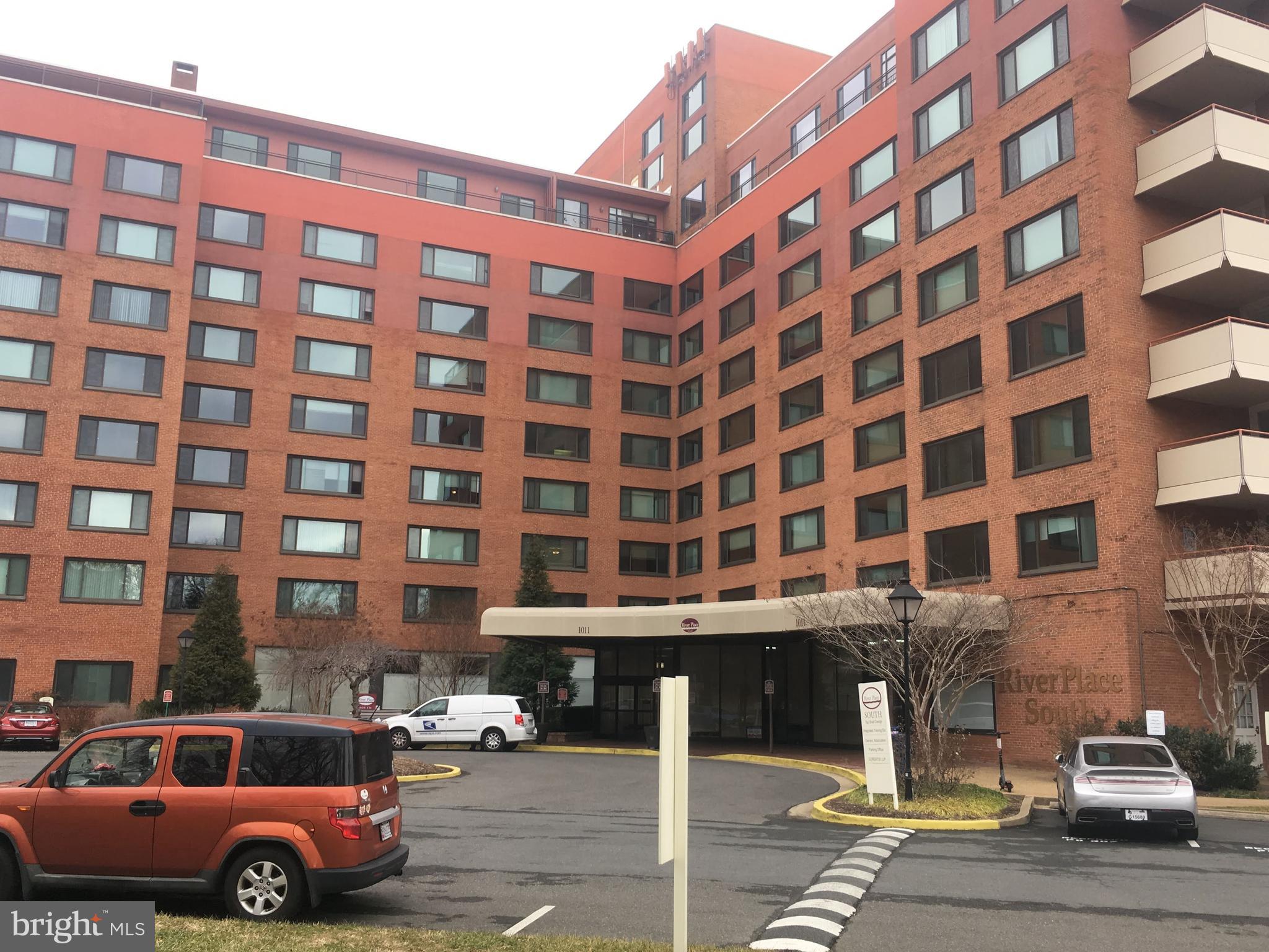 RIVER PLACE SOUTH - Residential