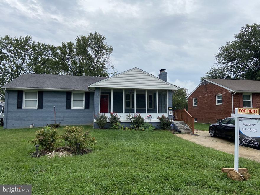 Nice Detached Property with 4 bedrooms and 3 full bathrooms. Almost top-bottom renovations. New kitchen, new floor, new painting, The basement has large  space bedroom and living area with additional refrigerator. The driver way can park four cars.  The traffic, shopping, ETC. are convenient for the working and routine living.