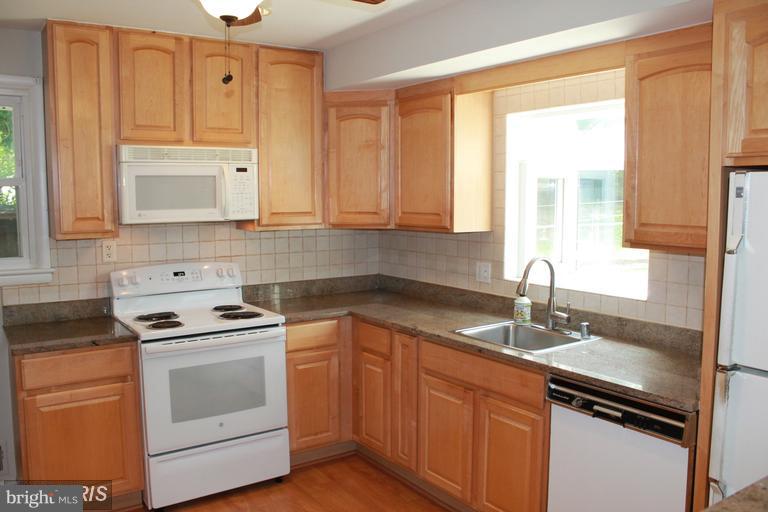 VIENNA WOODS - Residential Lease