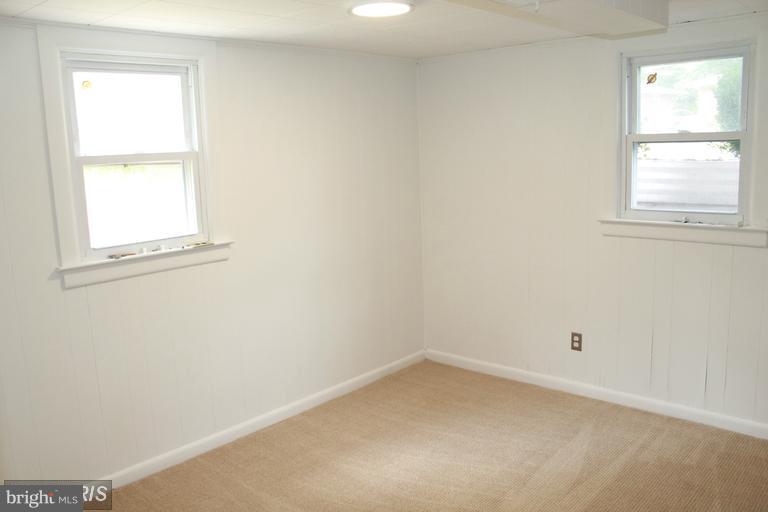 VIENNA WOODS - Residential Lease