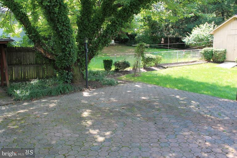 VIENNA WOODS - Residential Lease