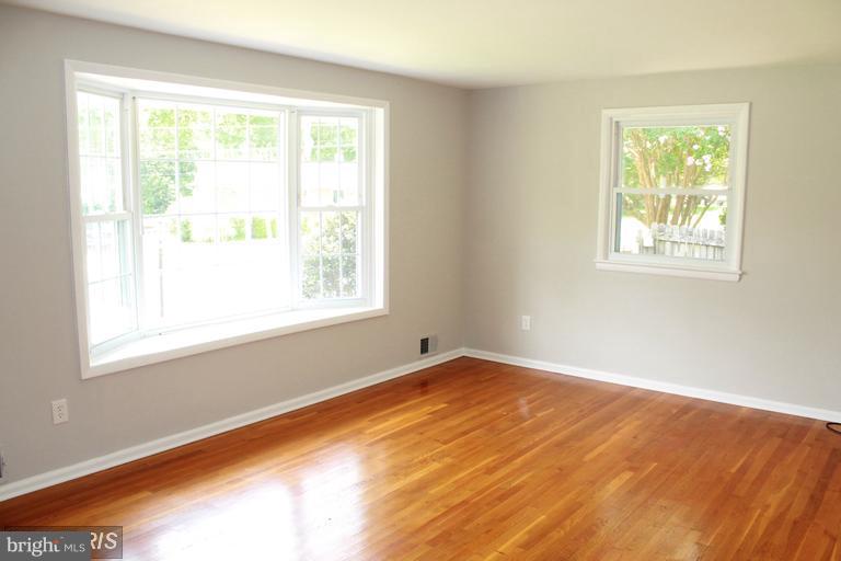 VIENNA WOODS - Residential Lease