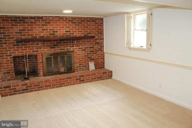 VIENNA WOODS - Residential Lease