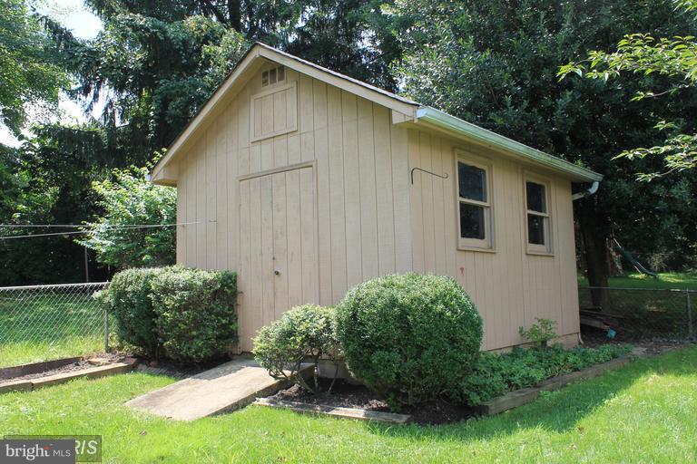 VIENNA WOODS - Residential Lease