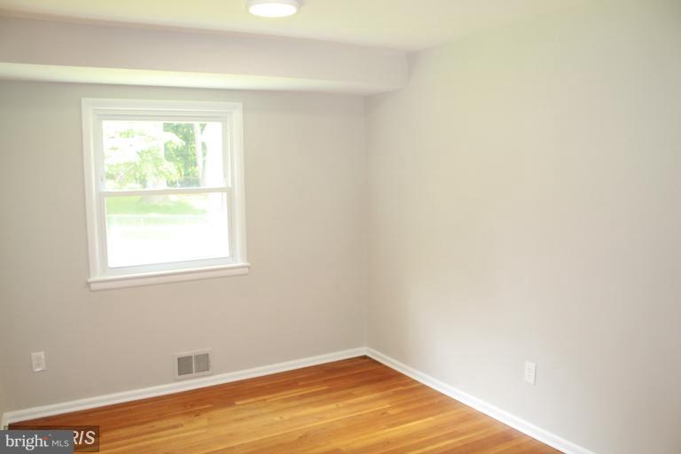 VIENNA WOODS - Residential Lease