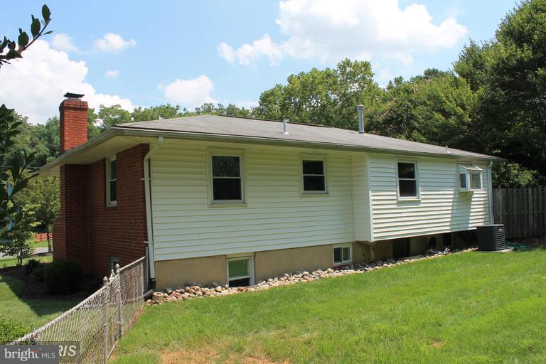 VIENNA WOODS - Residential Lease