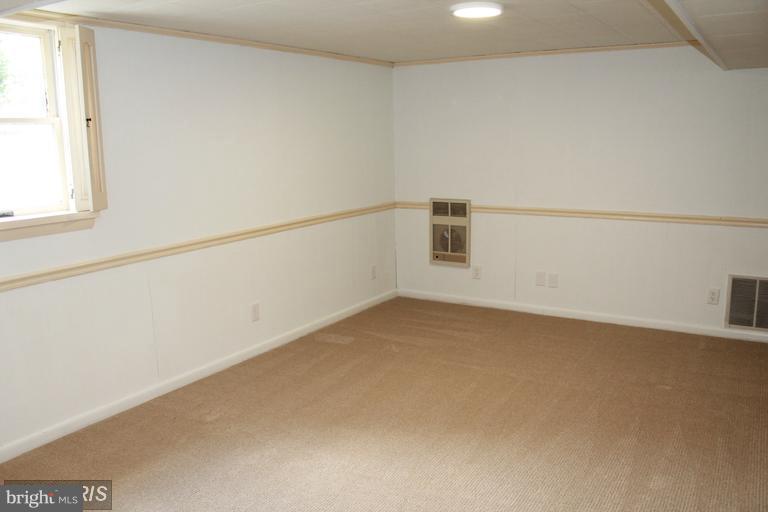 VIENNA WOODS - Residential Lease