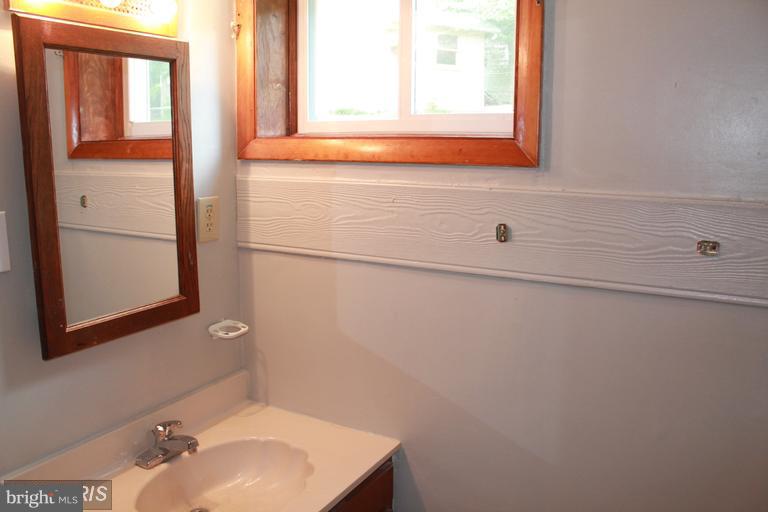 VIENNA WOODS - Residential Lease