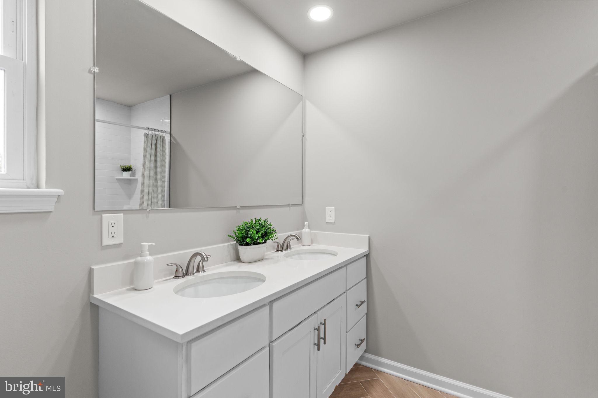 BRISTOL - Residential Lease