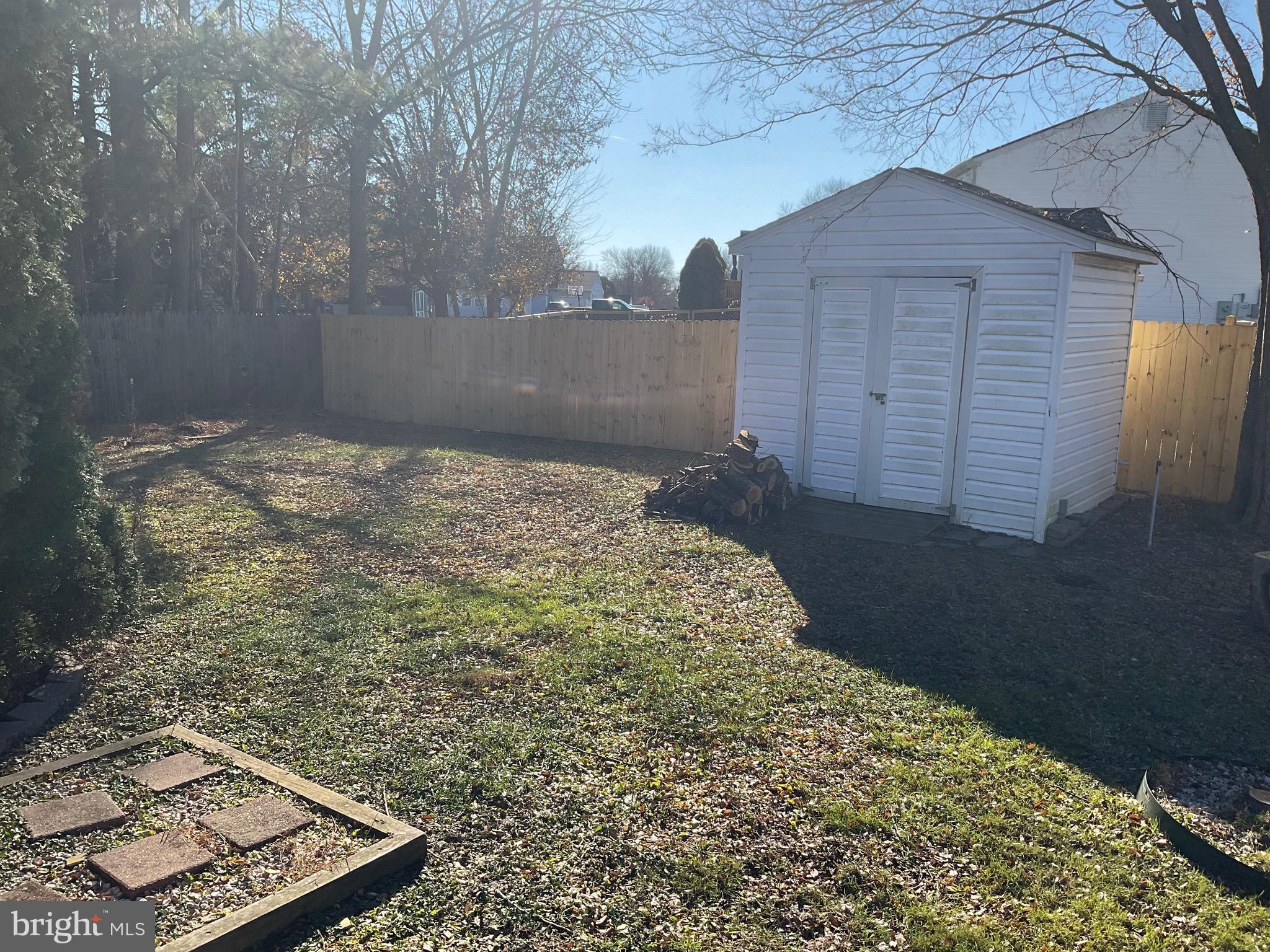 RIVERSIDE - Residential Lease