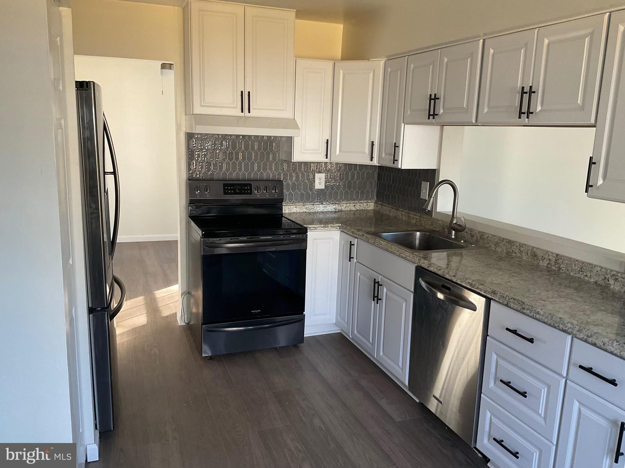 RIVERSIDE - Residential Lease