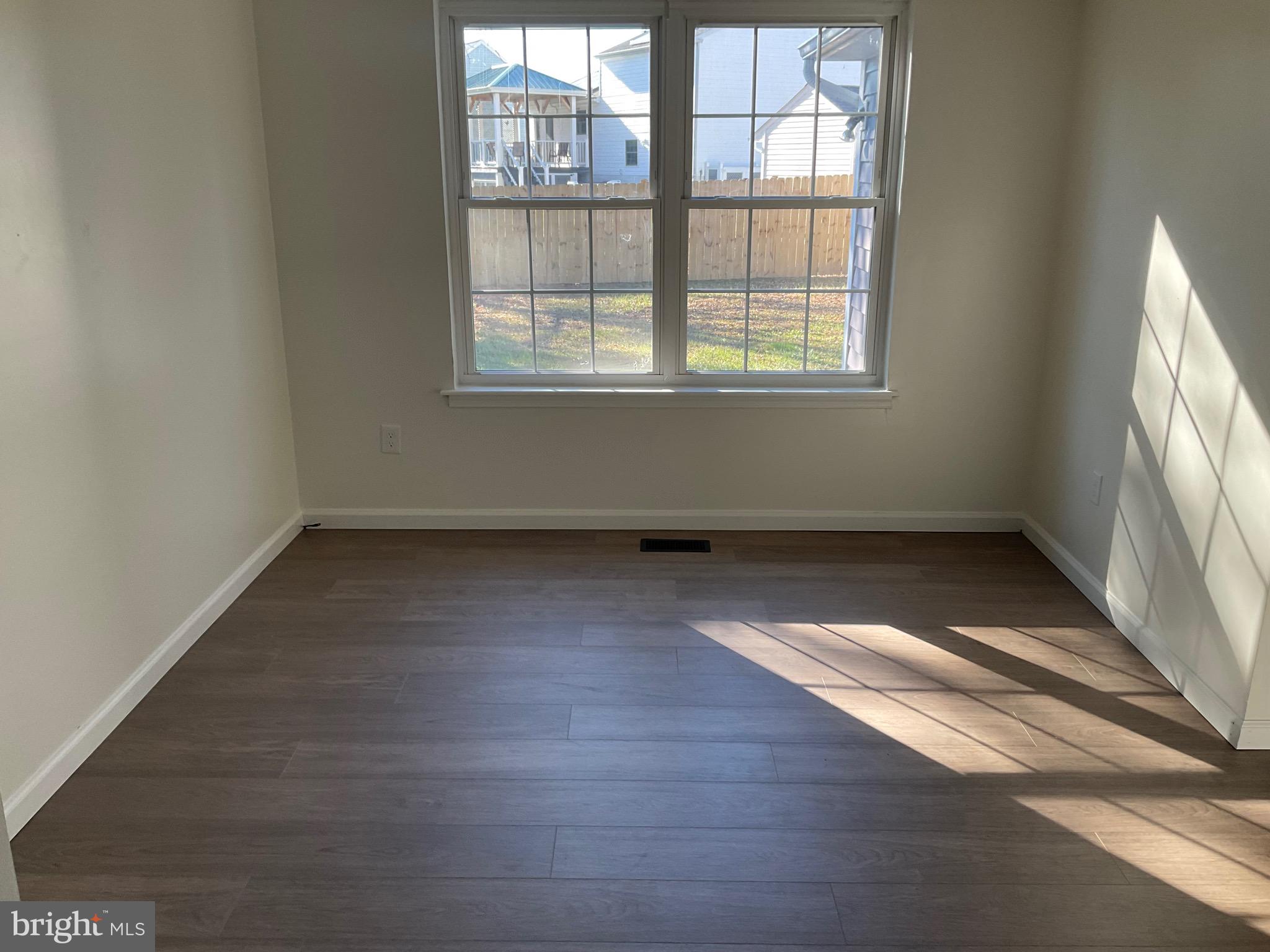 RIVERSIDE - Residential Lease