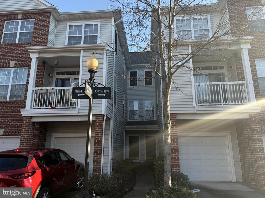 BEAUTIFUL 2BR 2BATH TH/CONDO IN GREAT LOCATION! LIGHT & BRIGHT BALCONY! KITCHEN FEATURES STAINLESS STEEL APPLIANCES! CORIAN COUNTER TOPS & MAPLE CABINETS. MSTR BR W/ WLK-IN CLOSET, 2ND BR HAS FULL WALL OF CLOSETS! W/D ON BR LEVEL! CLOSE TO MAJOR ROADS & SHOPPING!