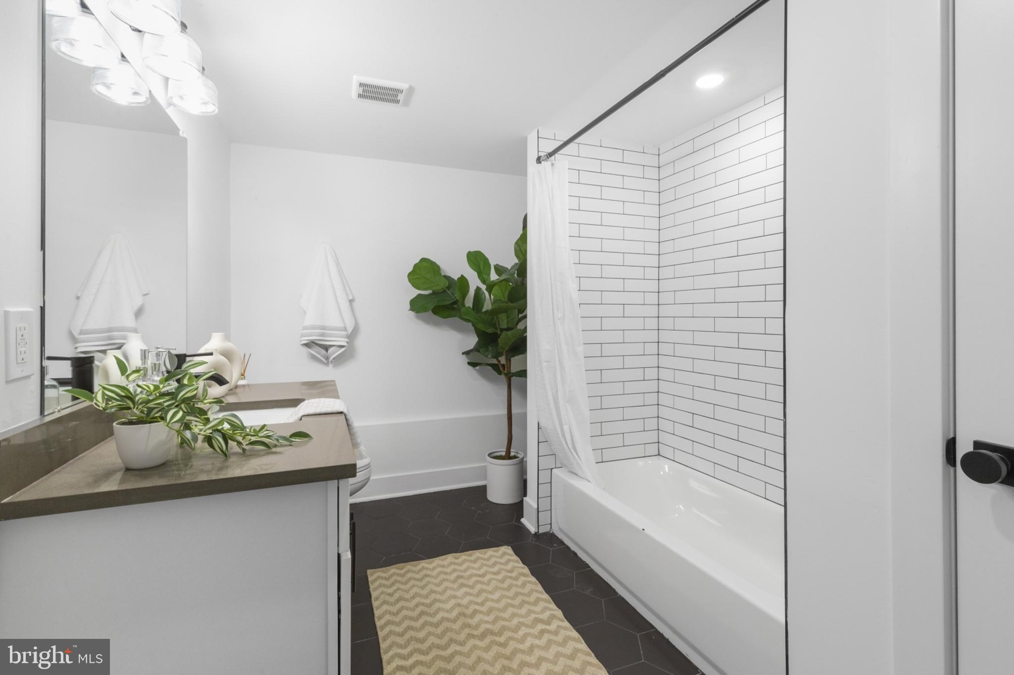 ROXBOROUGH - Residential Lease