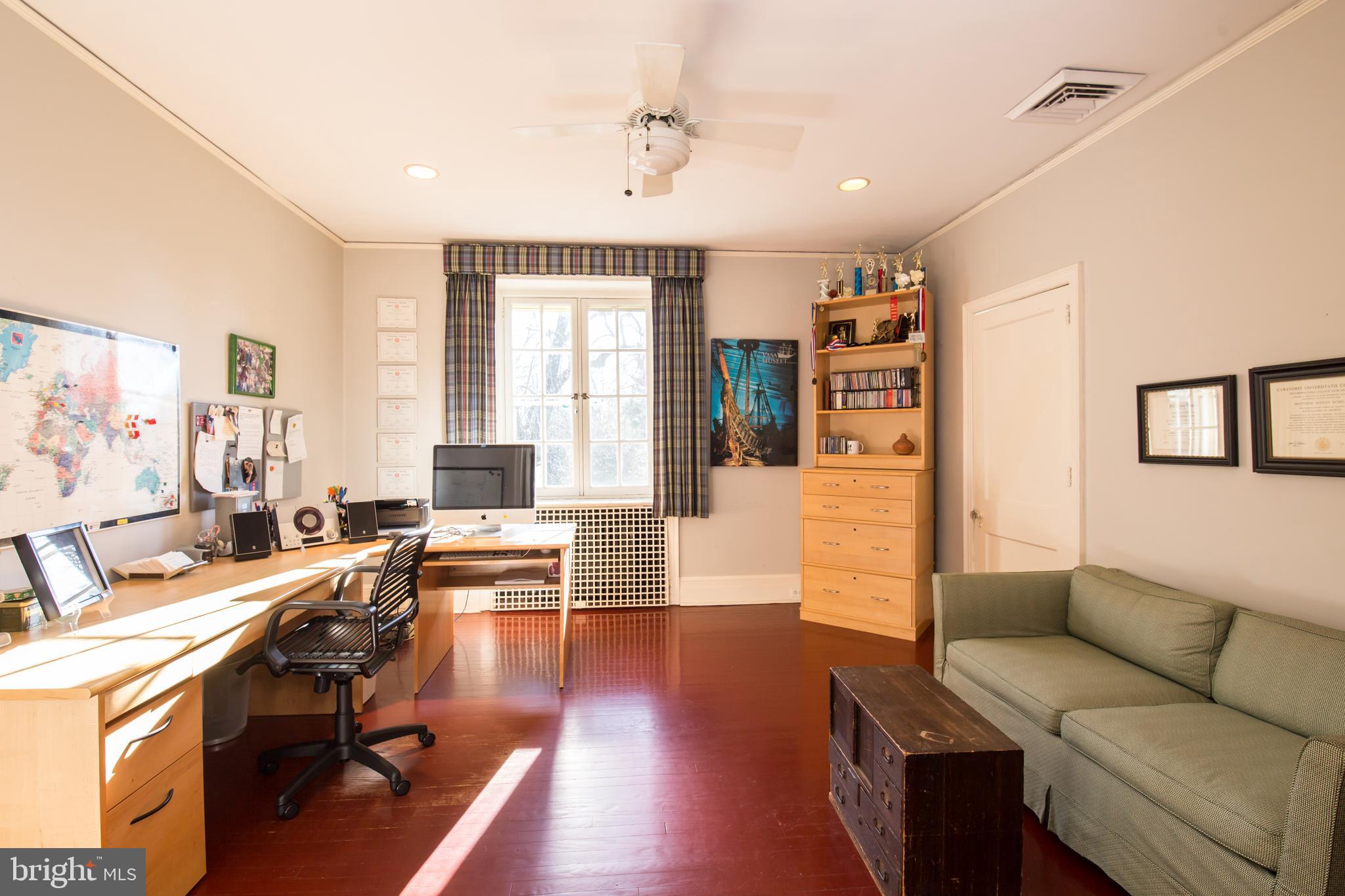 CHESTNUT HILL - Residential