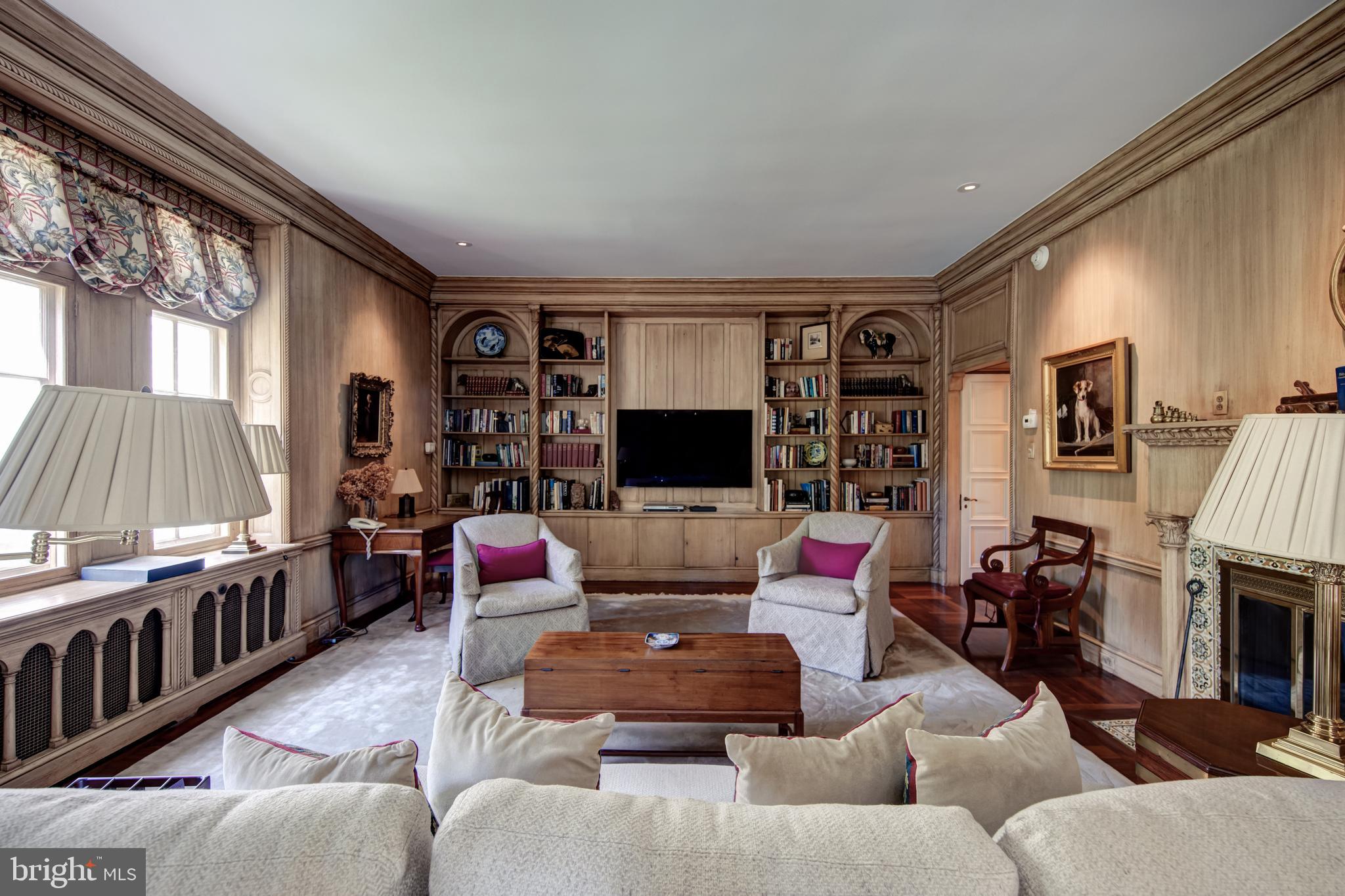 CHESTNUT HILL - Residential