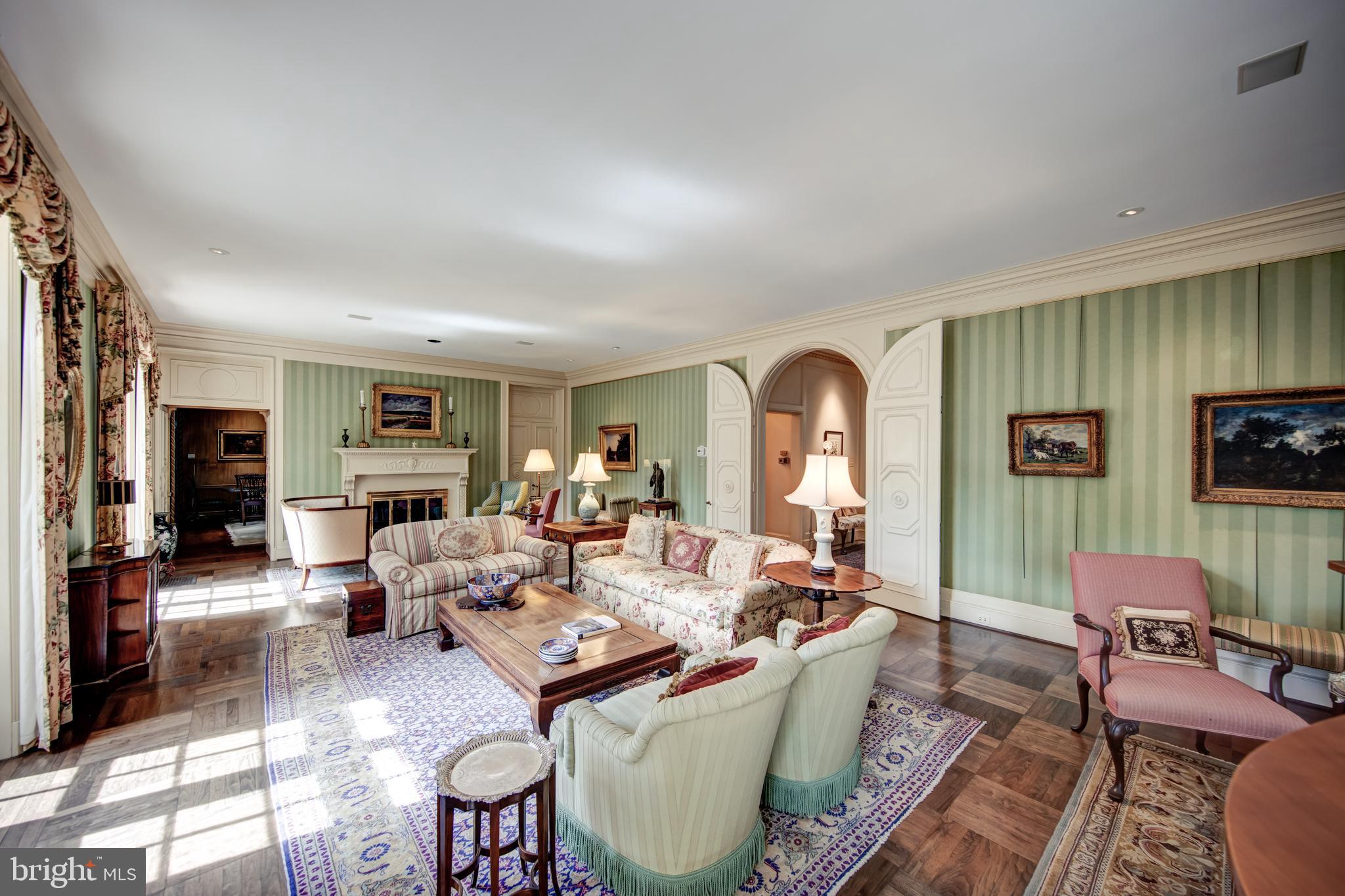 CHESTNUT HILL - Residential