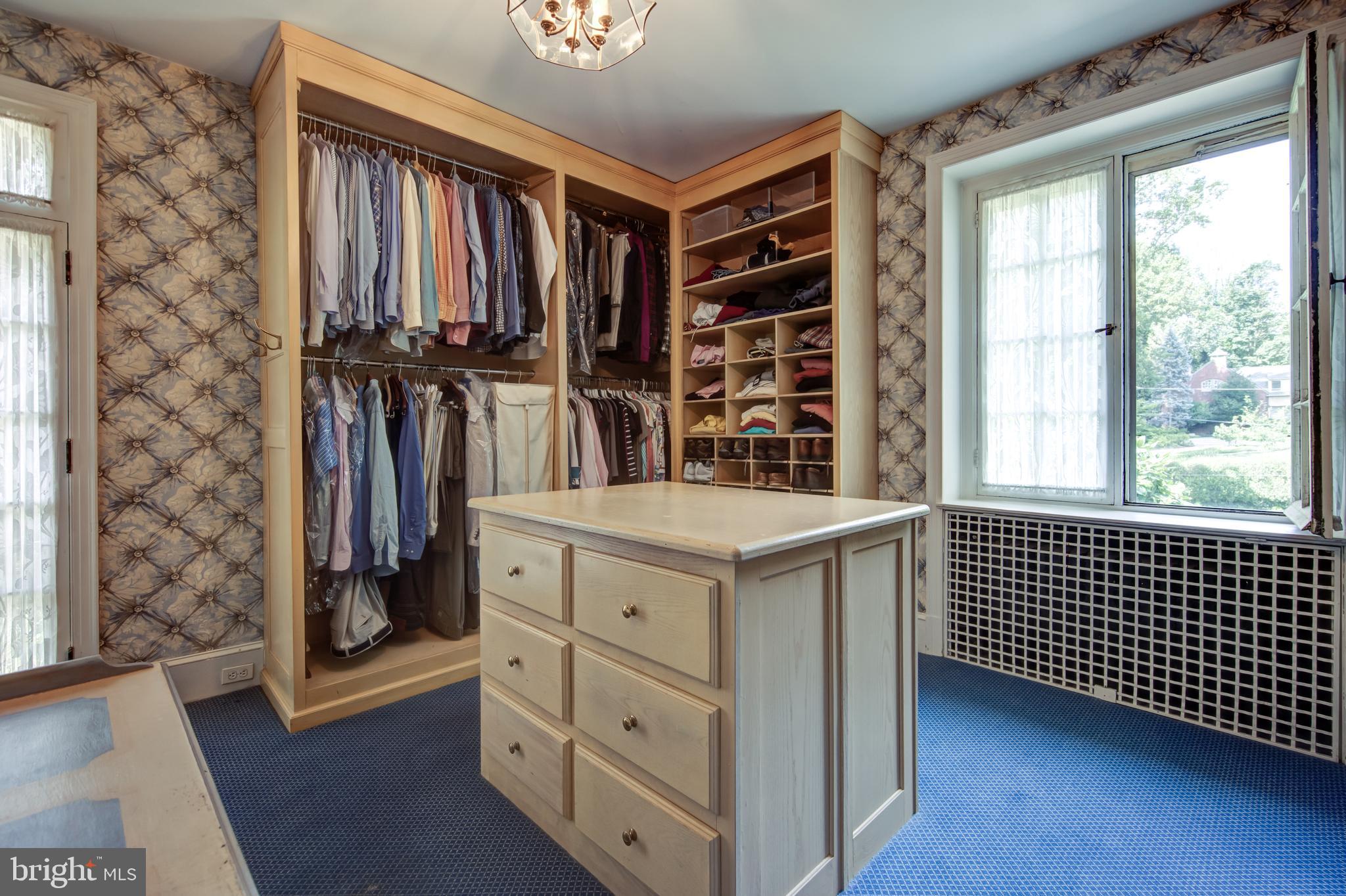 CHESTNUT HILL - Residential