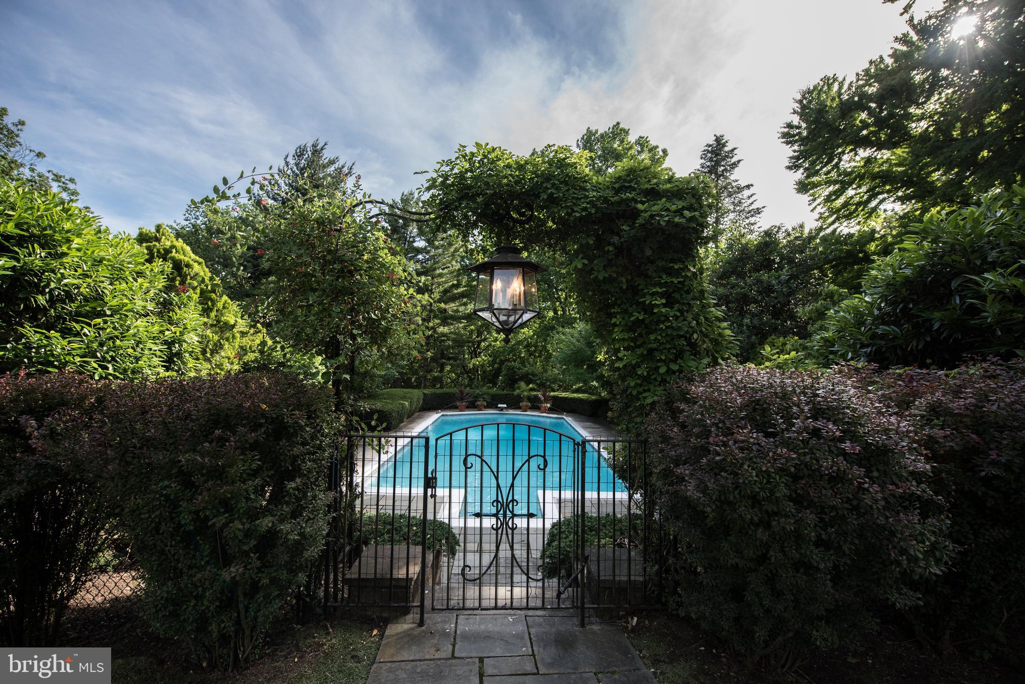 CHESTNUT HILL - Residential