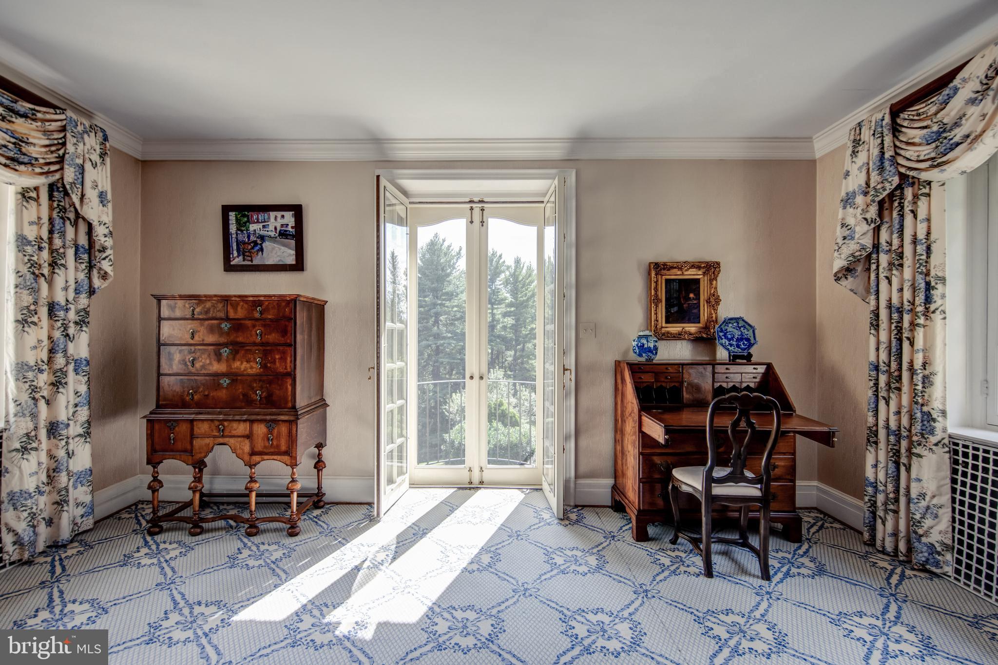 CHESTNUT HILL - Residential