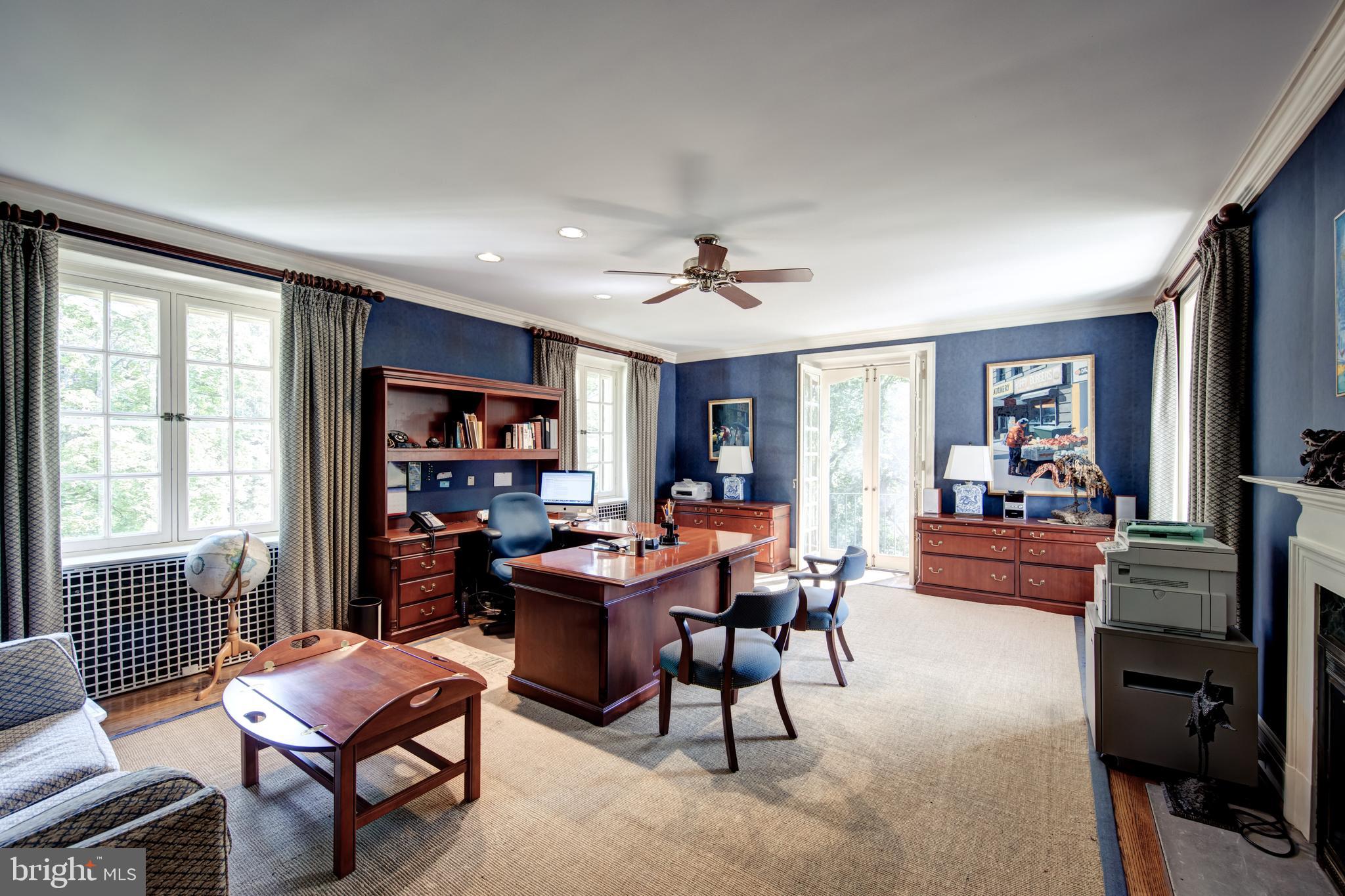 CHESTNUT HILL - Residential