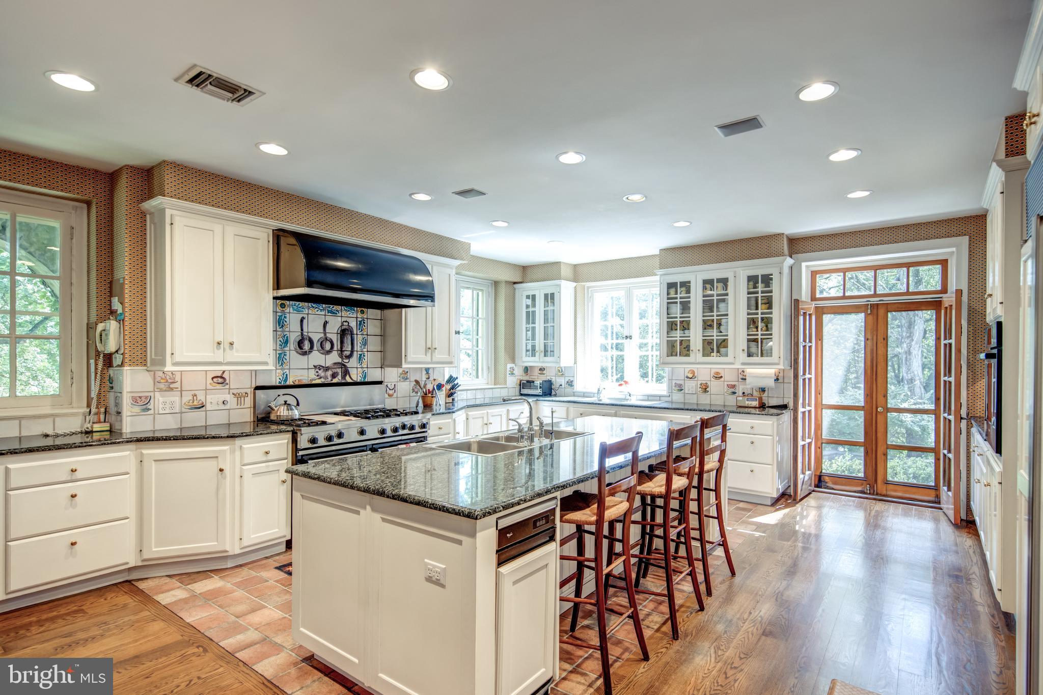 CHESTNUT HILL - Residential