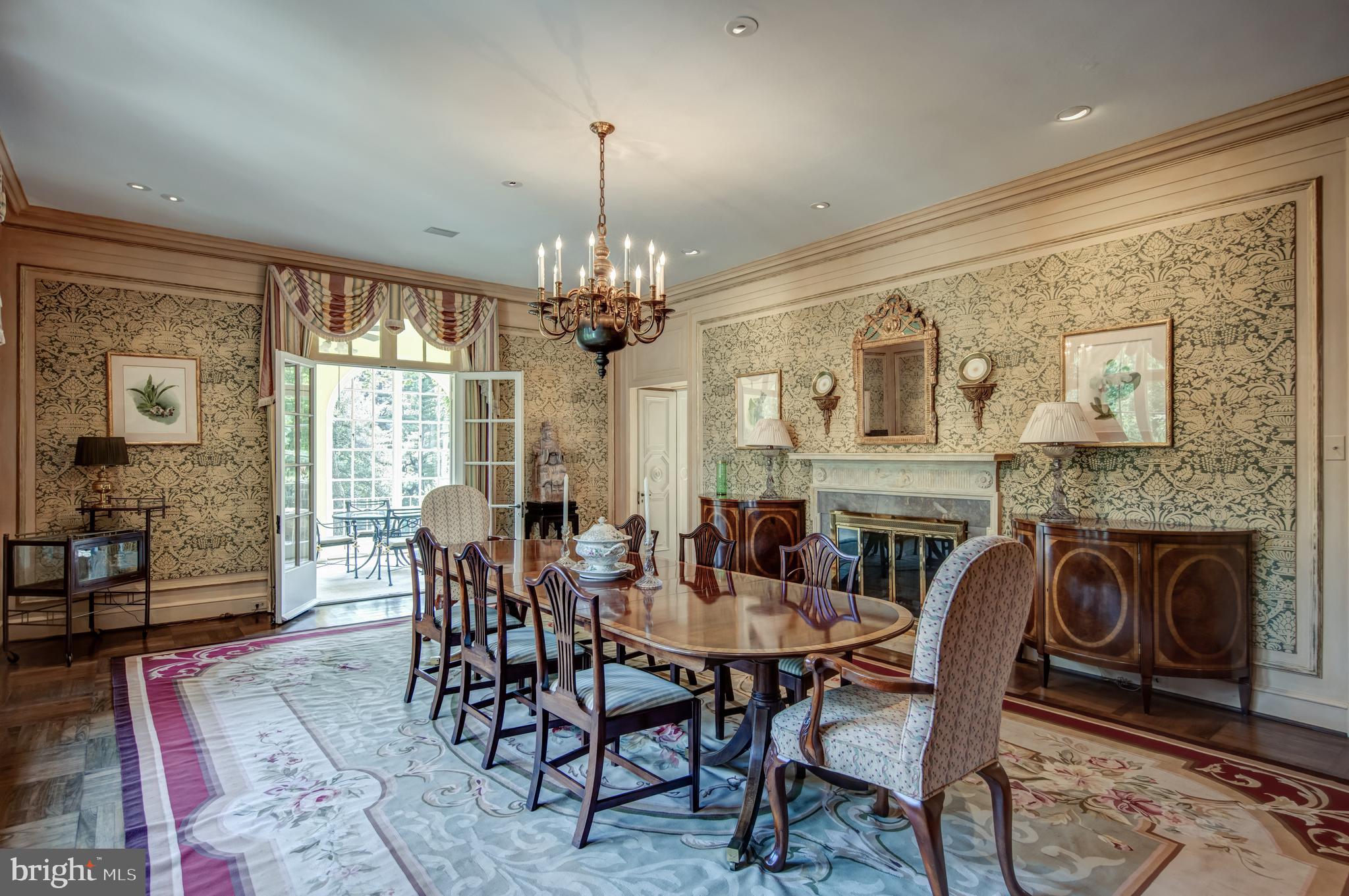 CHESTNUT HILL - Residential