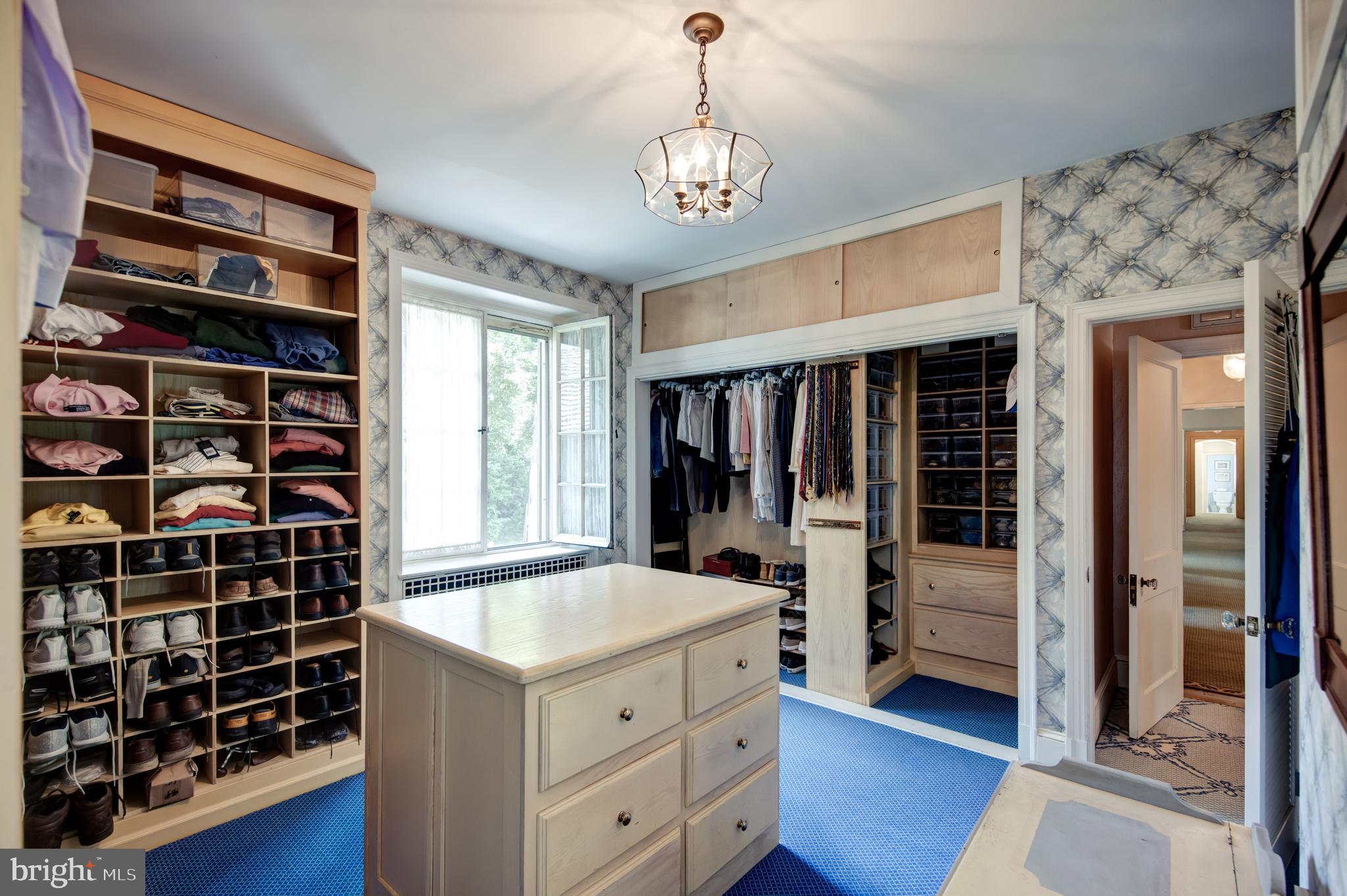 CHESTNUT HILL - Residential