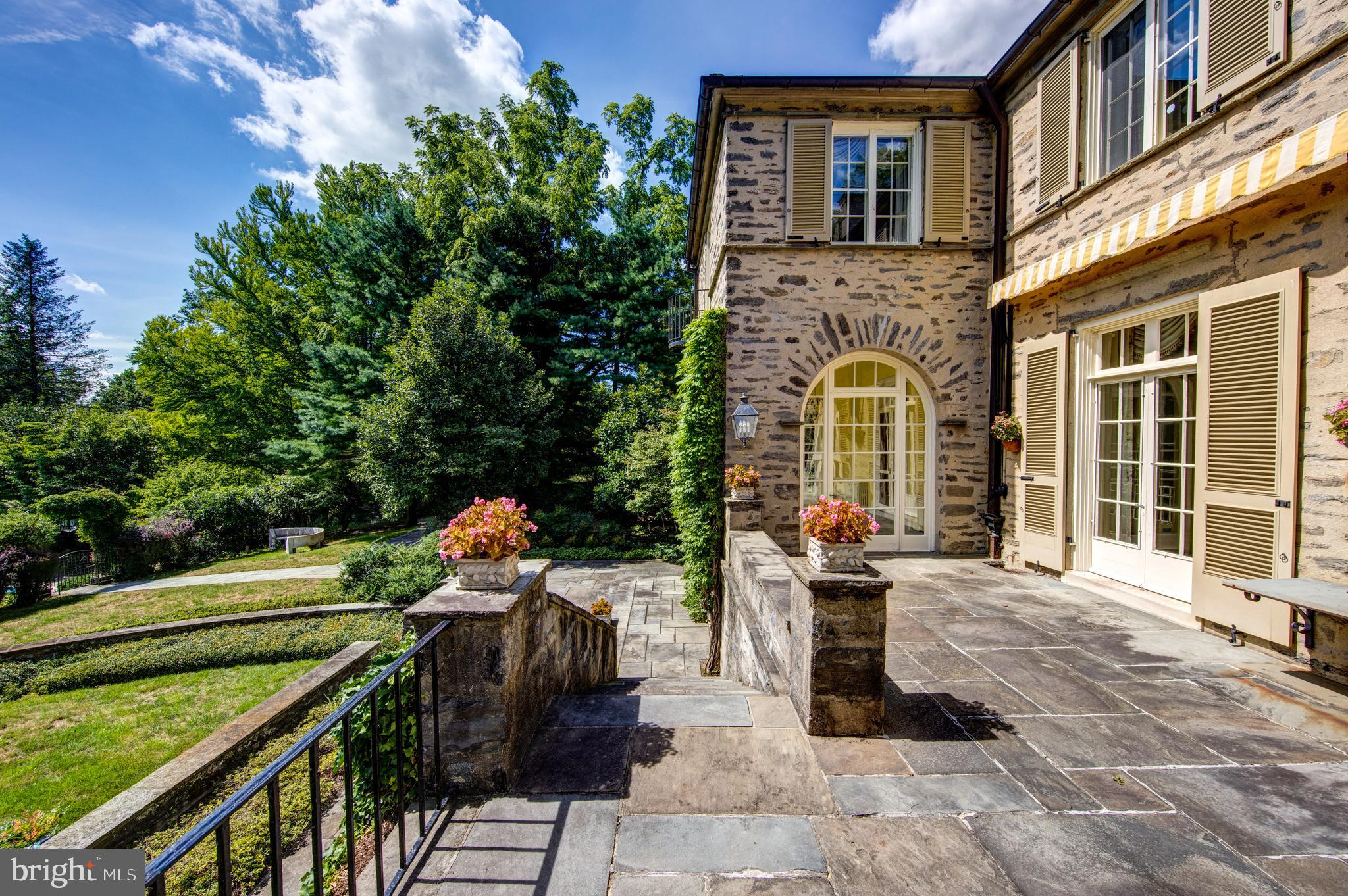 CHESTNUT HILL - Residential