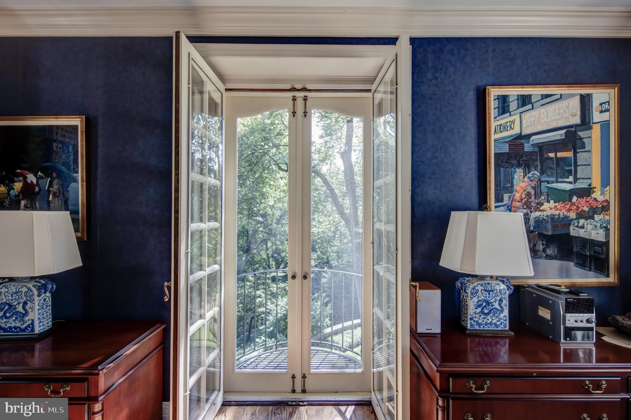 CHESTNUT HILL - Residential