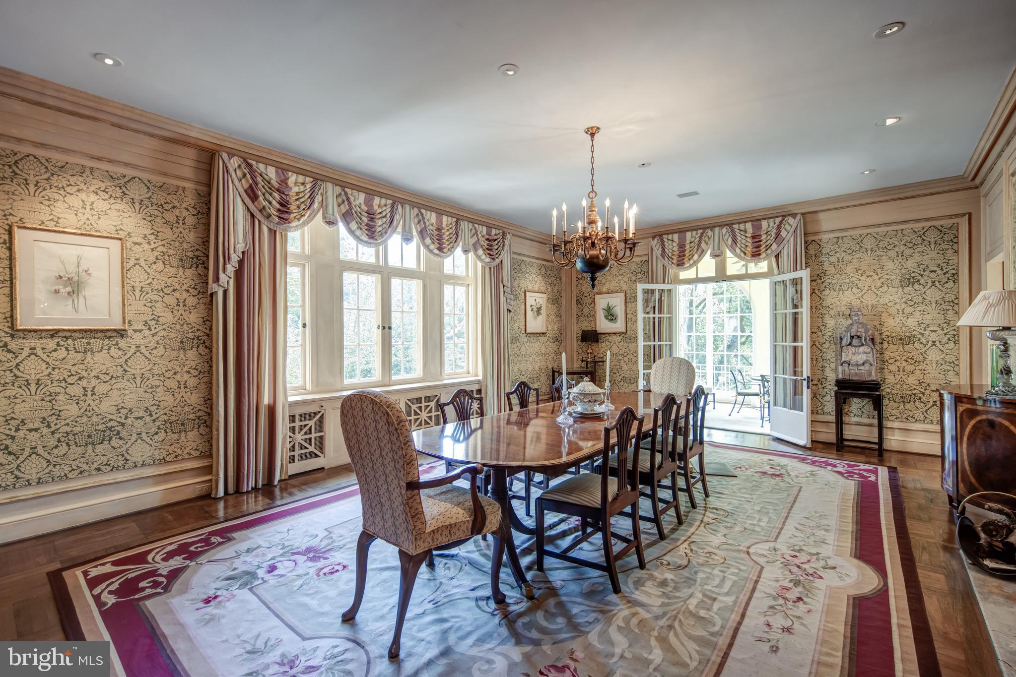 CHESTNUT HILL - Residential