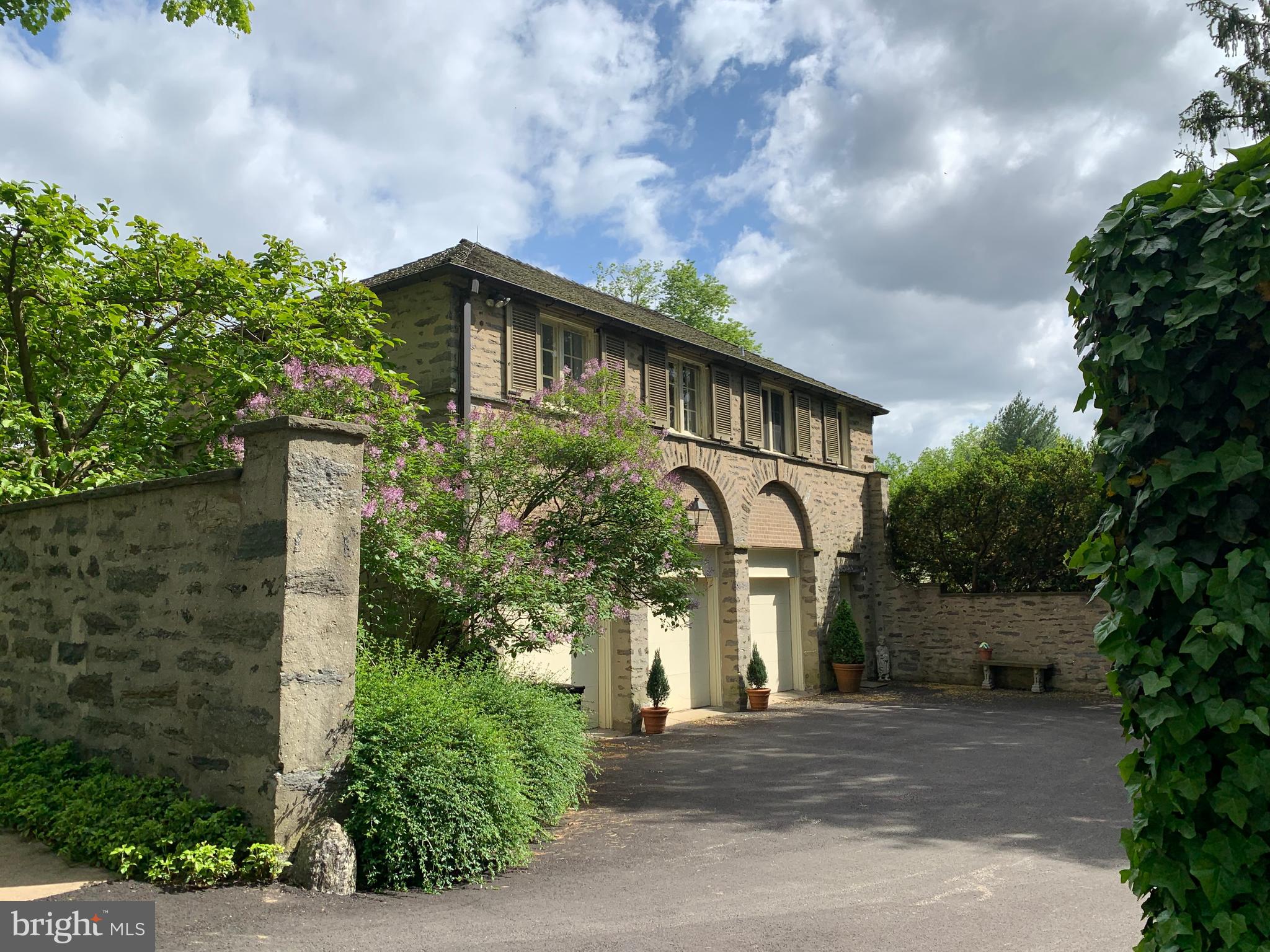 CHESTNUT HILL - Residential