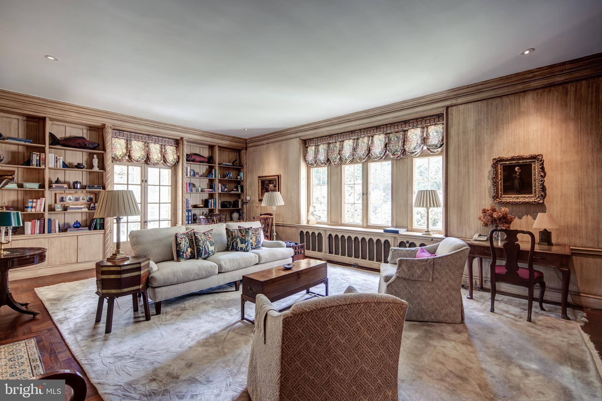 CHESTNUT HILL - Residential