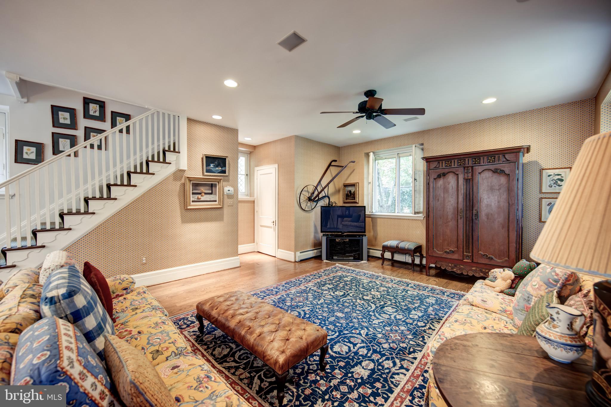 CHESTNUT HILL - Residential