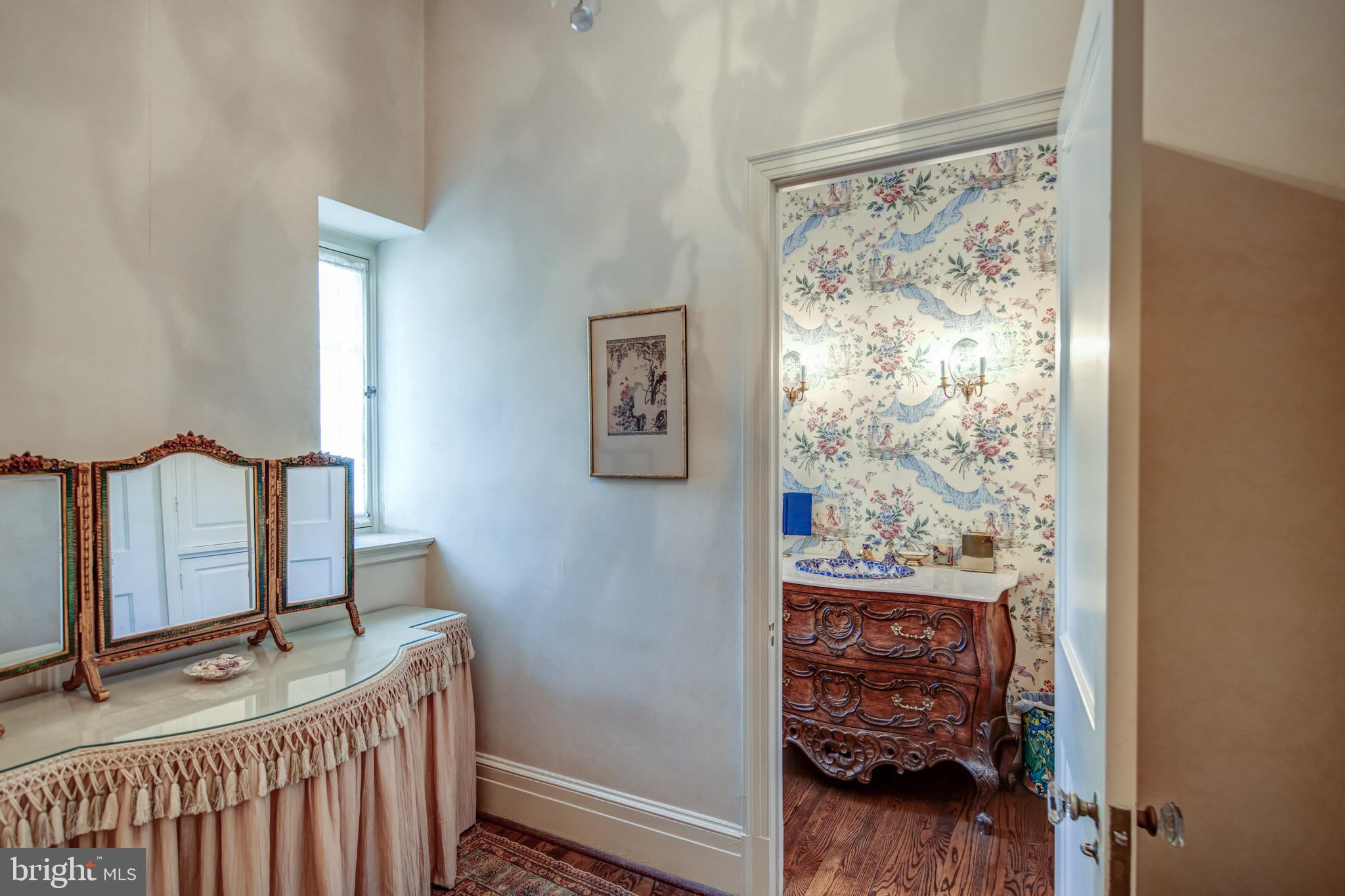 CHESTNUT HILL - Residential