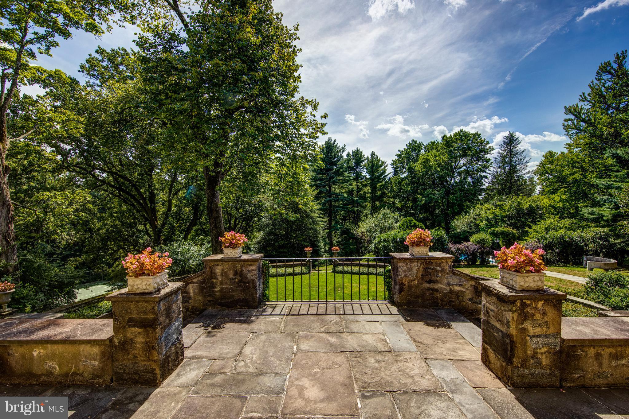 CHESTNUT HILL - Residential