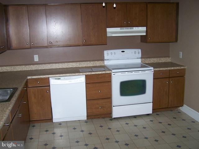 OAK HOLLOW - Residential