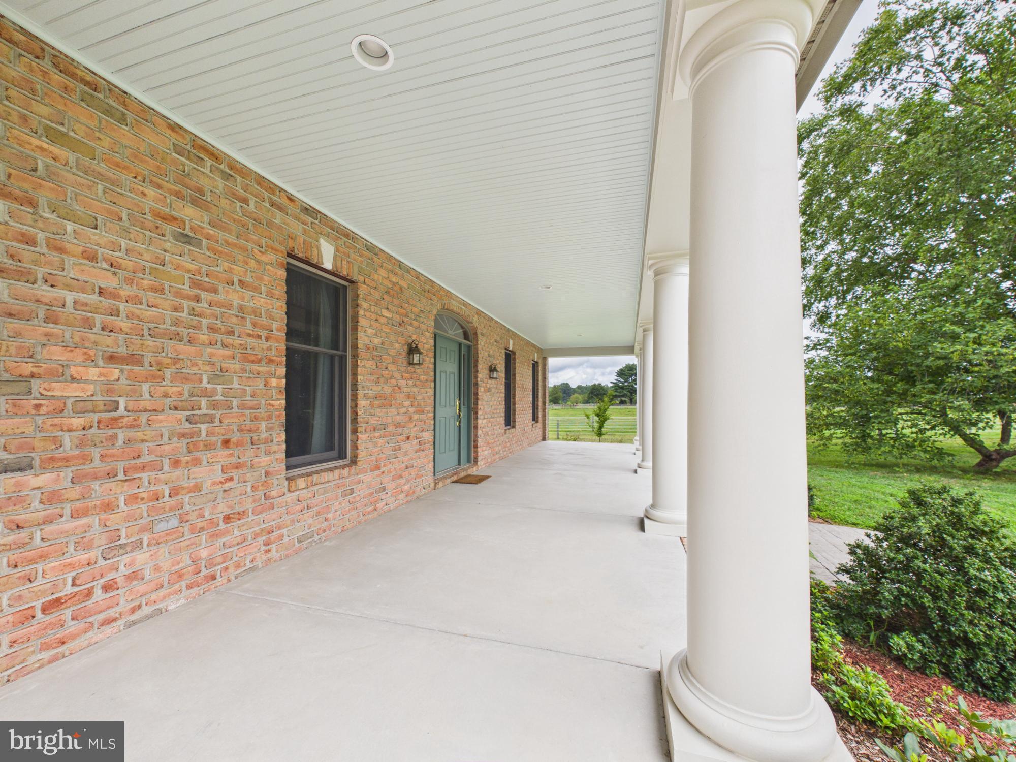 95 RINGSIDE DRIVE